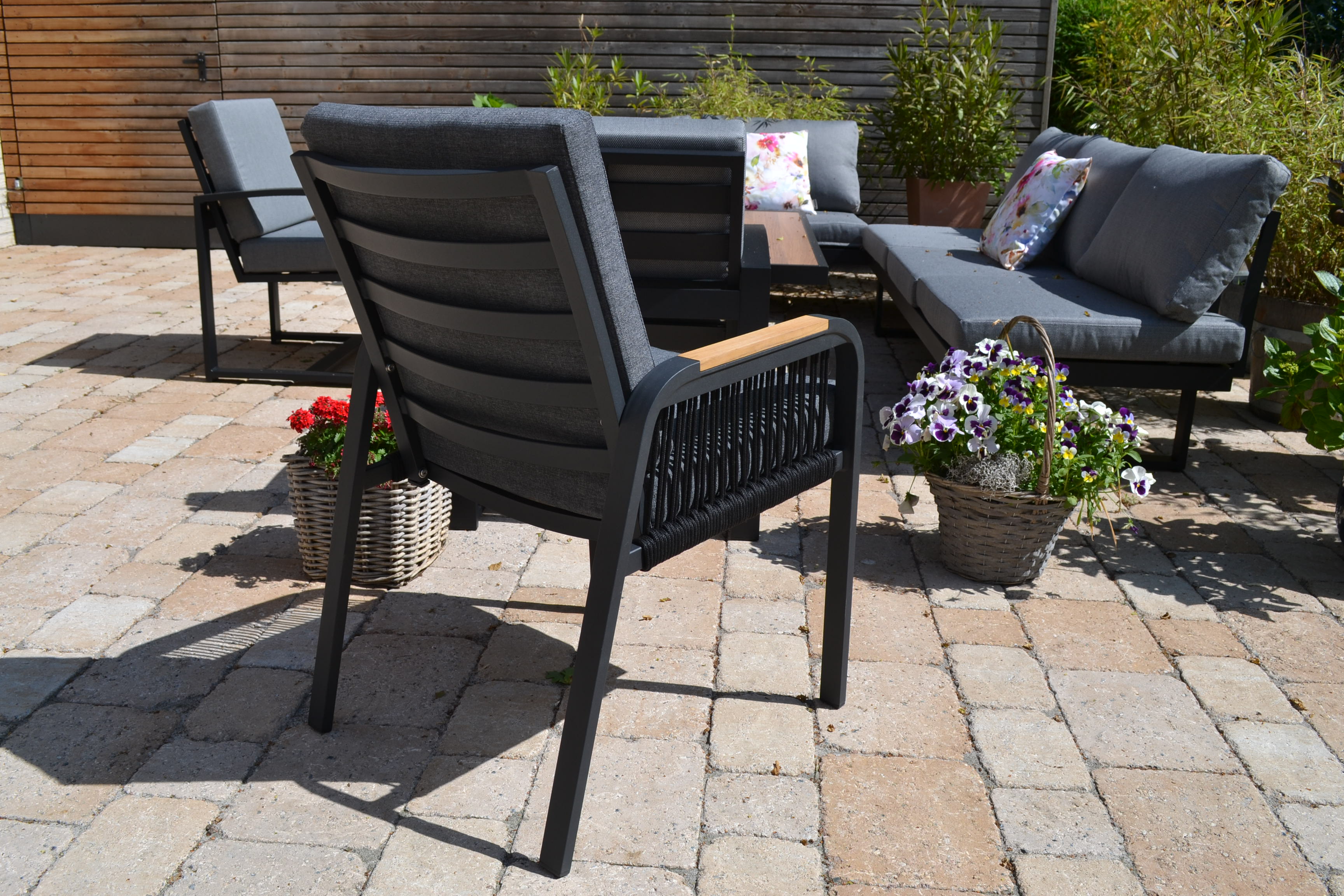 6 x Gartenstuhl Robin mit Sitz- und Rückenpolster im eleganten Seil Design
