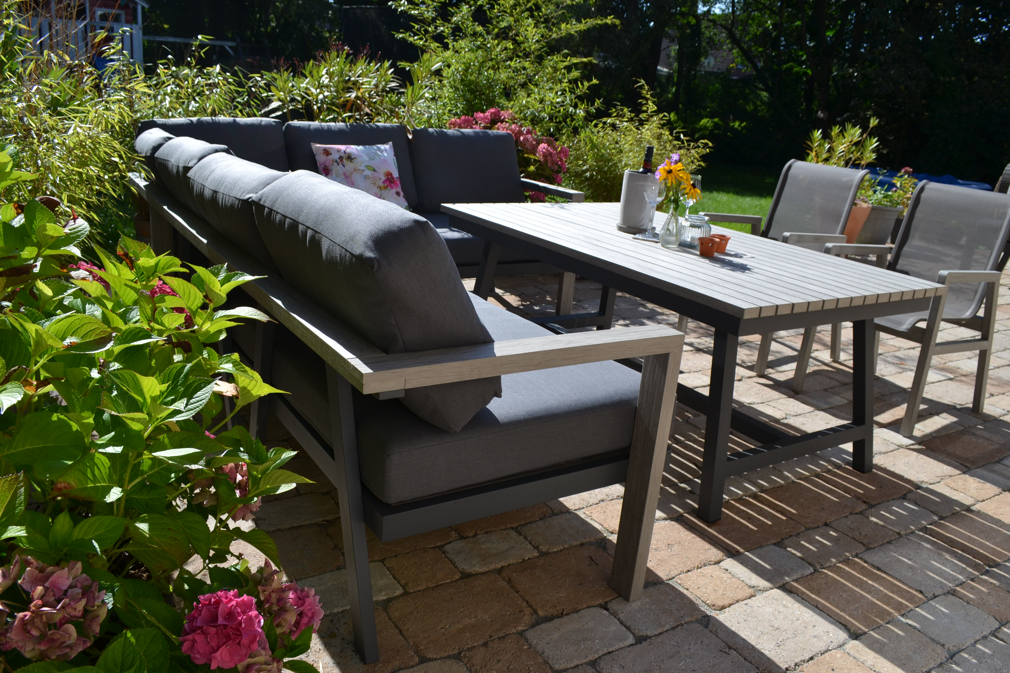 große Garten Ecklounge Morgana + 2 Stühle Flavium + Tisch 165x100cm Vintage Grey - lange Seite links